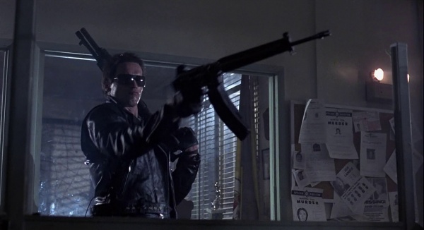 صحنه‌ی فرار از ایستگاه پلیس در فیلم ترمیناتور که آهنگ The Terminator Theme برای آن ساخته شده‌است.