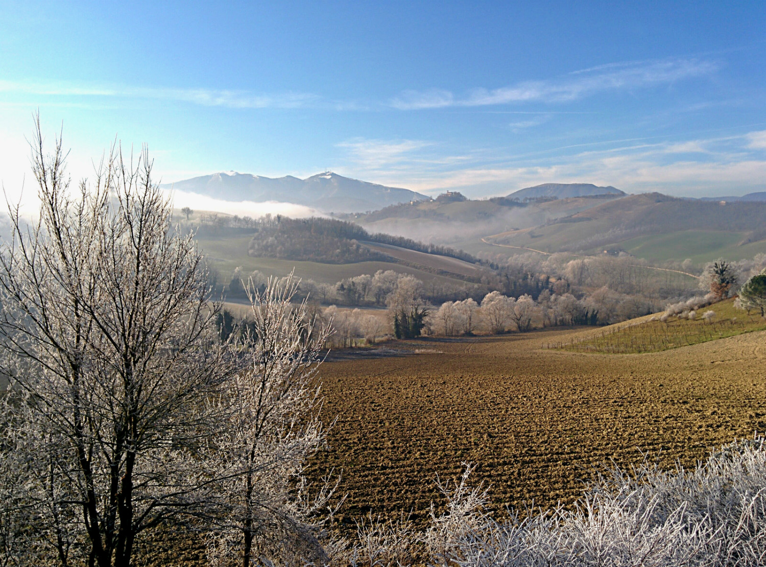 یک منظرۀ زمستانی در منطقۀ مارچه در ایتالیای مرکزی